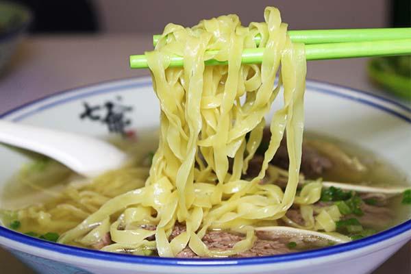 香港正版资料大全免费歇后语生肖表，香港正版资料大全免费生肖表与经典歇后语总汇