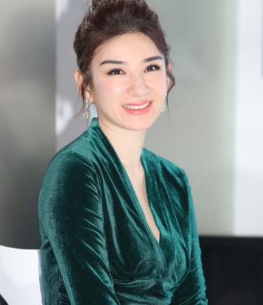 黄奕的女儿正名