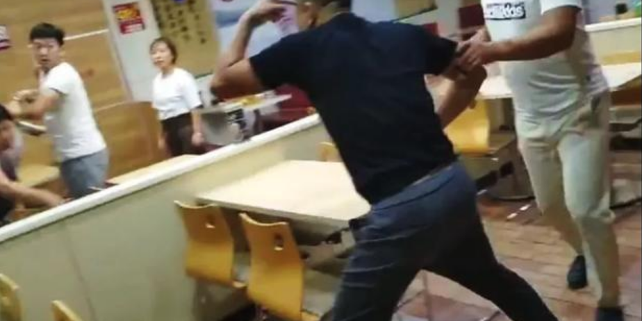 三男三女吃饭打架事件