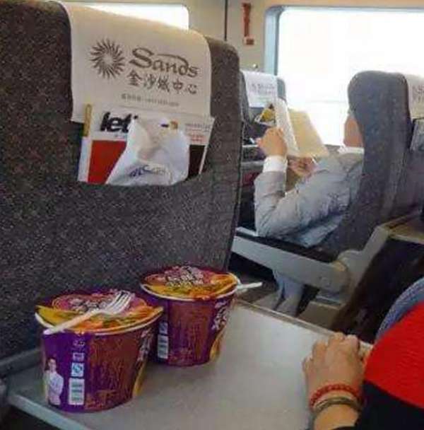 高铁站没有泡面买吗