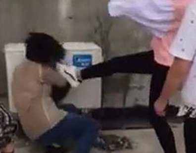 河北女生遭多人殴打事件