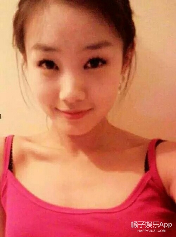 李一桐嘴上的痣