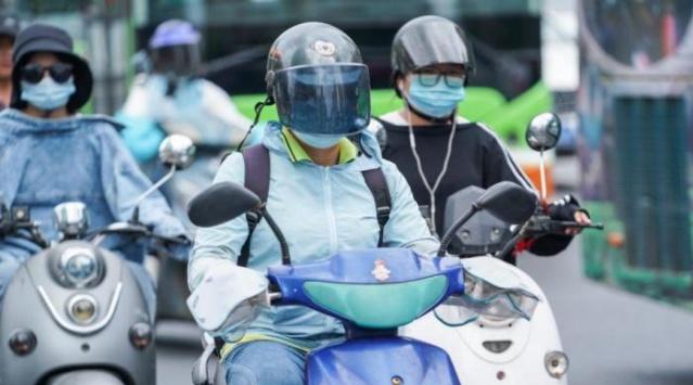 骑手摔倒了