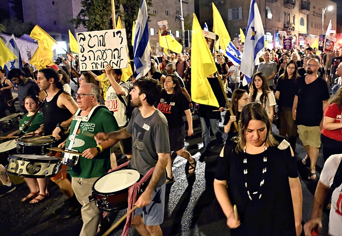 以色列民众呼吁政府停火止战