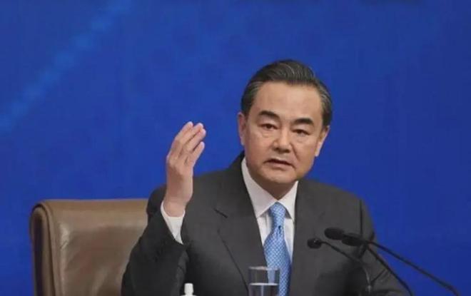 王毅送外长中国跑鞋