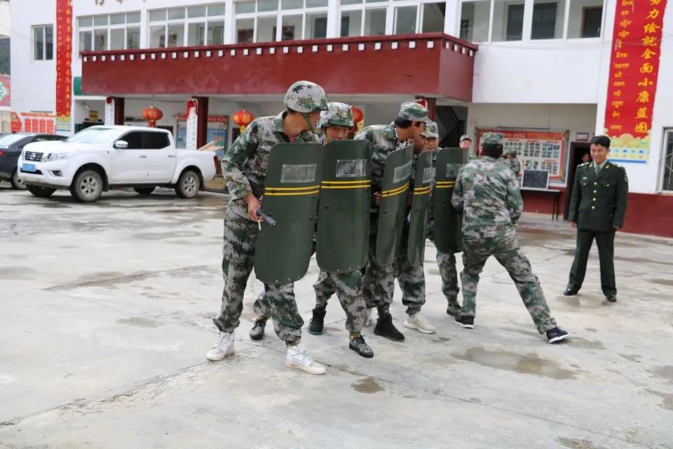 参加阅兵的民兵女有什么条件