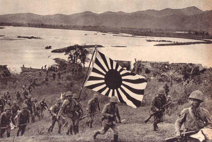 阅兵时敬礼的老兵曾在开国大典站岗